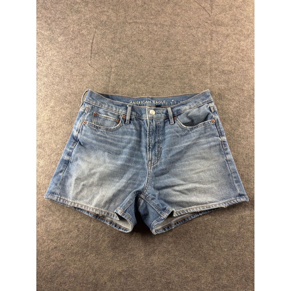 American Eagle Relaxed Short Light Wash Denim Strigid High Rise Size 4